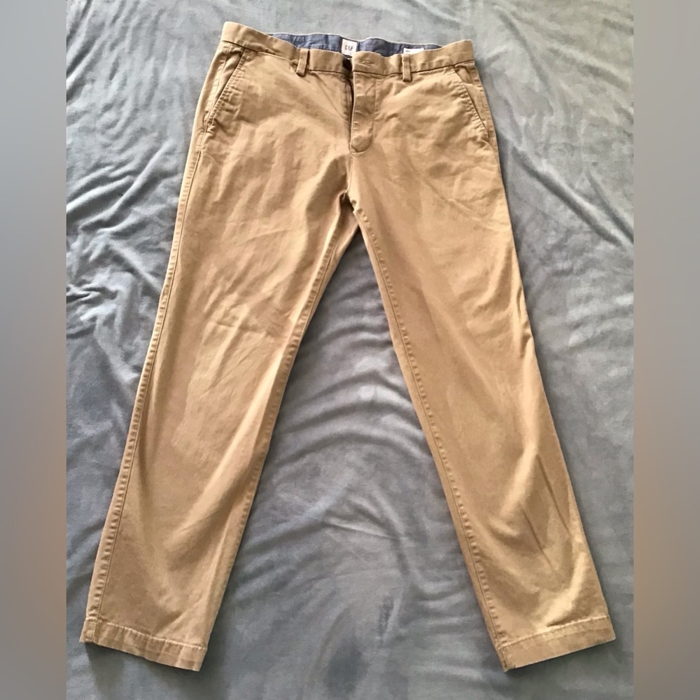 Gap Men’s Straight leg Khaki Pants  (35x32) light tan